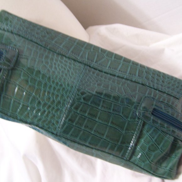 🏵️🏵️ 2/$15 🏵️🏵️ Unlisted Vegan Croc Green Clutch Bag. NWOT - Picture 4 of 6